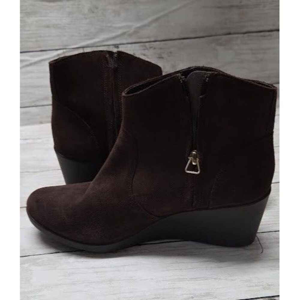 Crocs Leigh Synthetic Suede Wedge Booties Womens Size 9 Brown Ankle Boots 203418 - Picture 3 of 9